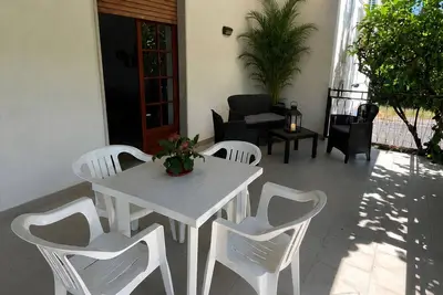 Image de A charming villa surrounded by greenery, just a stone's throw from Salerno and the coast