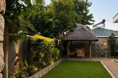 Image de Bright 3‑bed home in a gated, beautiful neighbourhood near the Falls.