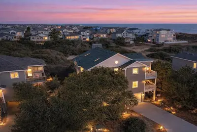 Image de Sweet Annie's Corolla 1min Walk to Beach Sleeps 14, Elevator, Hot Tub, Comm Pool