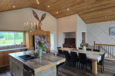 Image de Cozy Lakeside Fall Cottage