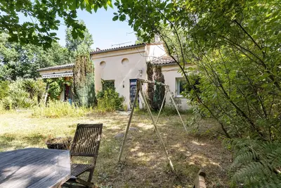Image de Maisonnette dans hameau parcelle Arboré diverses essence Proche Lac et Océan