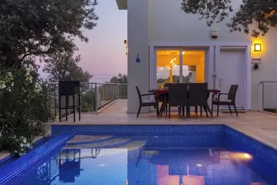 Image de Stunning 3 bed apartment with private pool & terrace with mountain & sea views