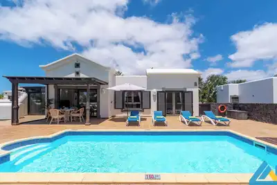 Image de Villa Del Faro - Sunshine Awaits by Villas Now Ltd