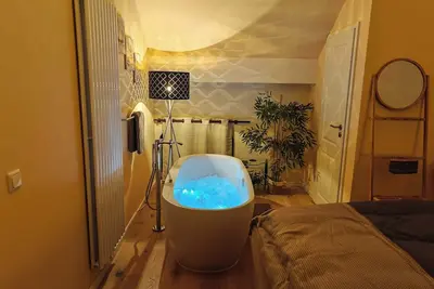 Image de Wellness apartment: private sauna, hot tub – last-minute