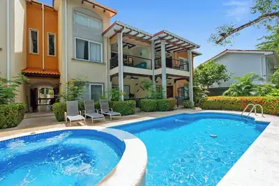 Image de 5 Min Walkable Beach, Pool, Relax & Slow Down