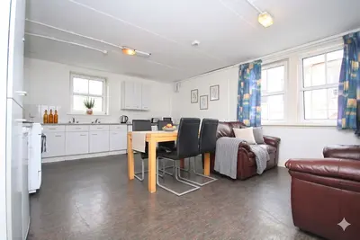 Image de 6 Bedroom Self Contained Hostel Unit