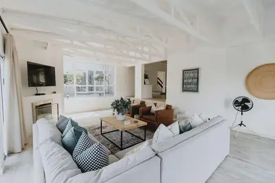 Image de Stunningly decorated home with breathtaking views!