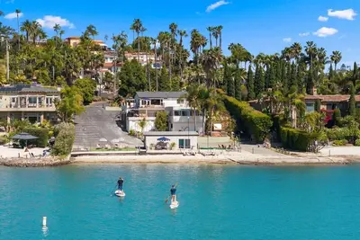 Image de Tide Haus: Waterfront Escape on 1 Acre with Private Beach, Sauna, & Hot Tub