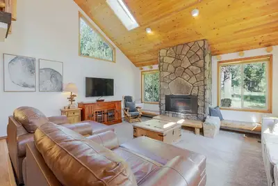 Image de 20 Camas - Sunriver Charm, Hot Tub, Fireplace, Ac, 10 Sharc Passes