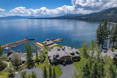 Image de Monthly Lease - Fleur Du Lac #10 by Tahoe Getaways - Pet-Friendly 4br Lakefront w/ Lake Access & Hoa