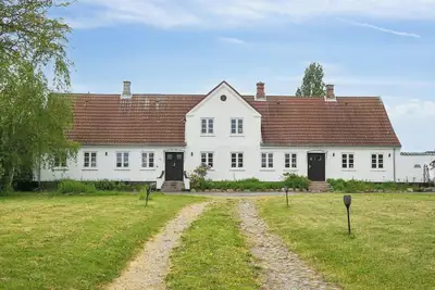 Image de Large charming house for 12 guests