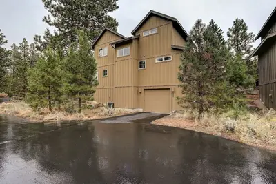 Image de Stylish Luxury Cabin with Hot Tub near Deschutes River Trail on Resort in Bend, Oregon