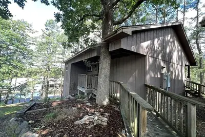 Image de Stunning Wooden Cottage with Hot-tub and Swimming Pool on Lake Ouachita, Arkansas