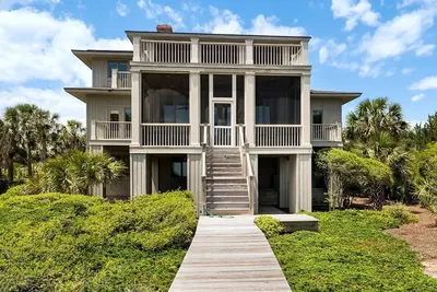 Image de Luxurious Oceanfront Getaway with Stunning Views and Beach Access in Georgetown, South Carolina