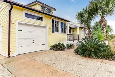 Image de Oceanfront Cottage with Ping Pong Table Incredible for Water Sports in Fernandina Beach, Florida