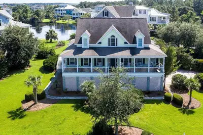 Image de Luxury Historic Beach House with Lake Views in Oceanfront Gated Community near Pawleys Island, South Carolina