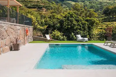 Image de Villa « Casa da Alufinha » avec piscine privée, Wi-Fi et climatisation