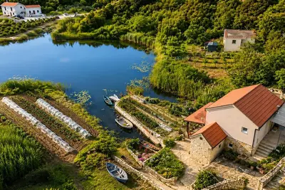 Image de Cozy home in Slivno with house a mountain view