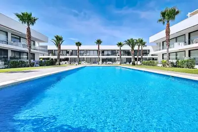 Image de Rez-de-chaussée avec accès direct à la piscine