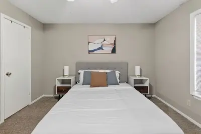 Image de Modern comfort in a 2-bedroom layout