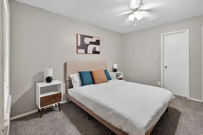 Image de District West 2br near shopping & dining