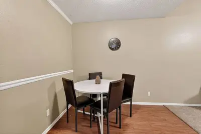Image de Well-appointed 2br in prime location