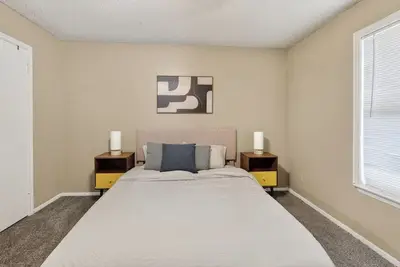 Image de Relax in this spacious 2br apartment