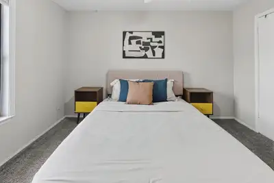 Image de Updated 2br with great natural light