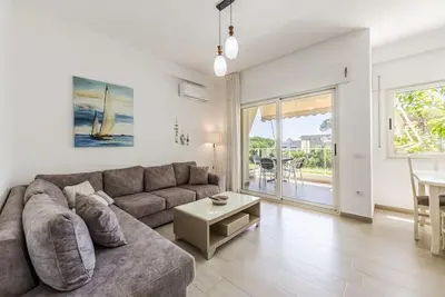 Image de Lalzi Bay Family Retreat | 2br Apartment by PikHost