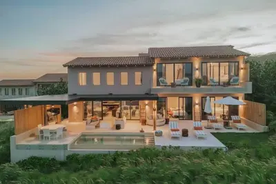 Image de Family friendly Iyari A4 ocean-view villa by VRMex, private gym and beach club access.