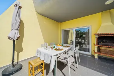 Image de Large Sunny Terrace · Pool & Beach · Meia Praia