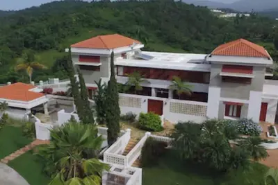 Image de Spanish Mansion Rental with Great Views