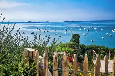Image de Maison Lazo · 5 chambres. Face mer · Plage à pied. Jardin. 10 min de Paimpol