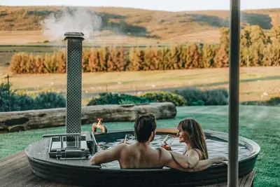 Image de In The Valley - Farm Stay with Hot Tub & Views