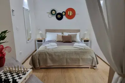 Image de Quiet apartment in the city center, in a prime location, with an outdoor patio