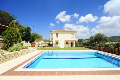 Image de Villa Giorgios - Trois Chambres Villa, Couchages 6