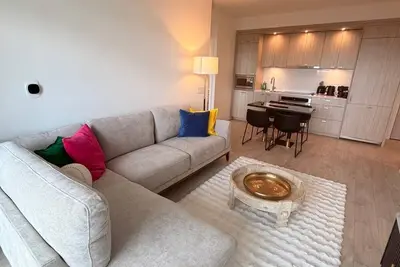 Image de New Executive Condo Midtown Toronto -  Airport pick up included - Free Parking