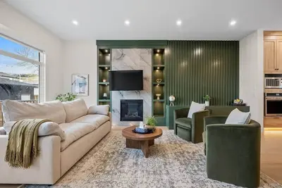 Image de The Olive - Luxury, 5 min 2 Dt, Steps From Ctrain