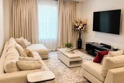 Image de Luxury 4br Home, Game Room, Workspaces