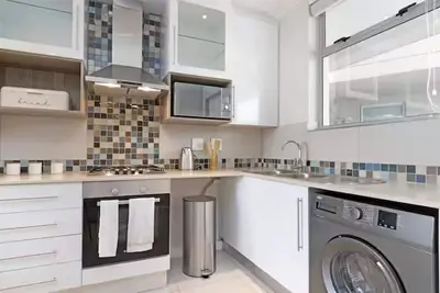 Image de Spacious Two-bedroom Apartment in Rosebank