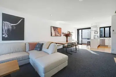 Image de Ponsonby 4br Townhouse w Parking | Walk to Shops