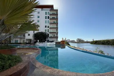 Image de Depa con alberca infinity frente a la marina