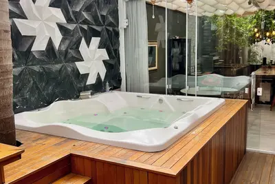 Image de Mansion in Curitiba with jacuzzi and heated pool inside the house, sleeps up to 10 people.