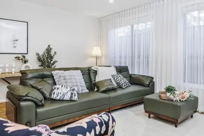 Image de KozyGuru | Cobbitty | Modern Family Retreat