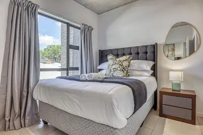 Image de Élégant appartement de 2 chambres dans la banlieue de Waverley à Joburg