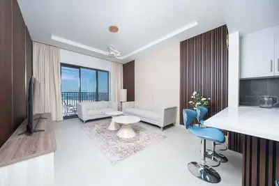 Image de Seafront Apt w/ Pool & Gym near Attractions