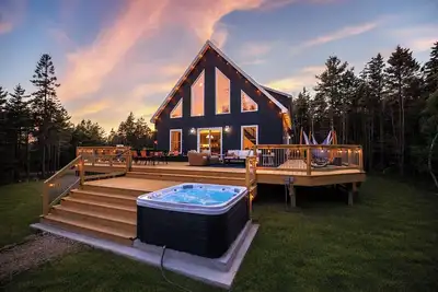 Image de New - Acadia Retreat - Hot Tub, Deck, Games - Sleeps 16