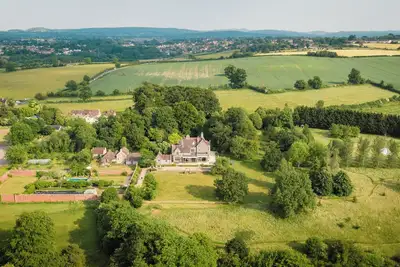 Image de Private Somerset estate: pool, cottage, stable building, sauna & river access