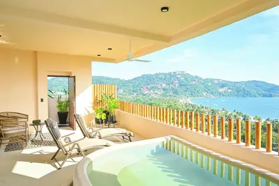 Image de Paradis privé avec piscine et vue imprenable