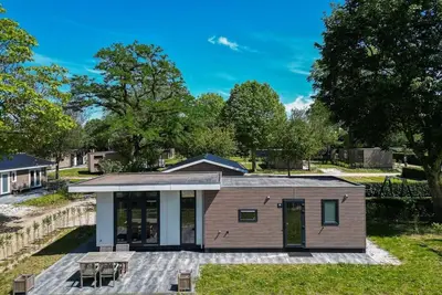 Image de Stijlvol 4-persoons chalet in Betuwe, Zennewijnen